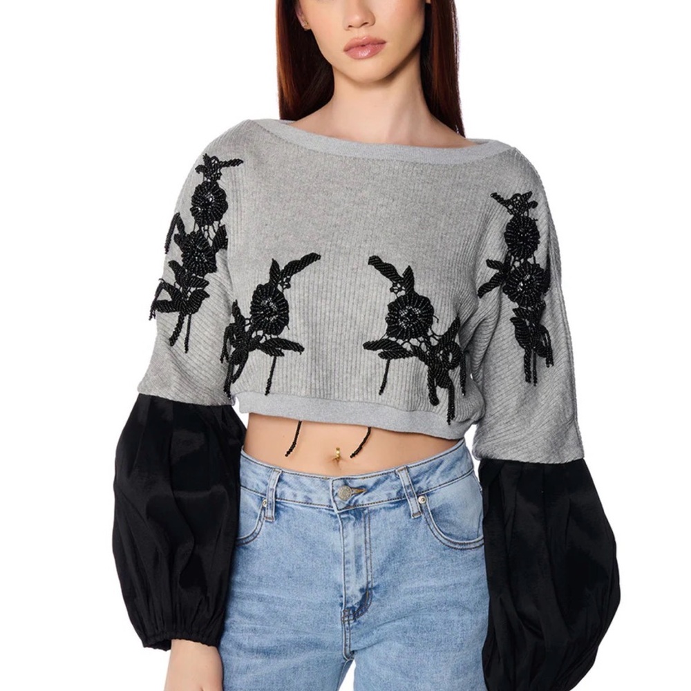 LONG SLEEVE EMBROIDERED SWEATER